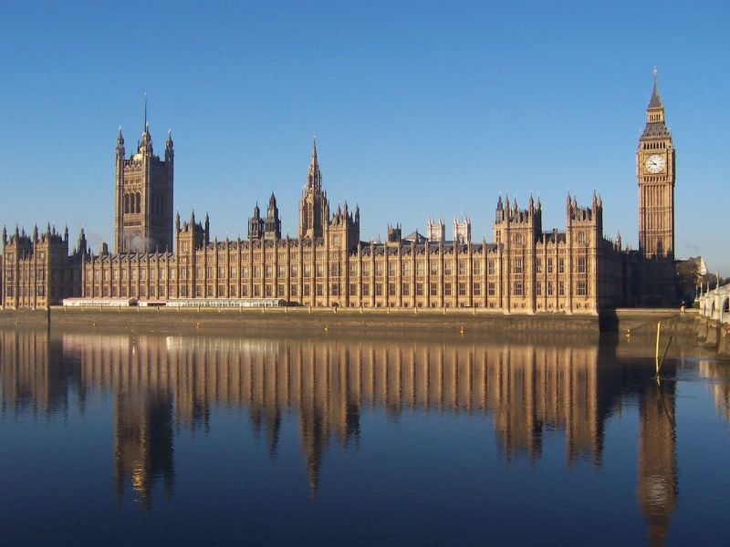 100Thanks al Parlamento Británico